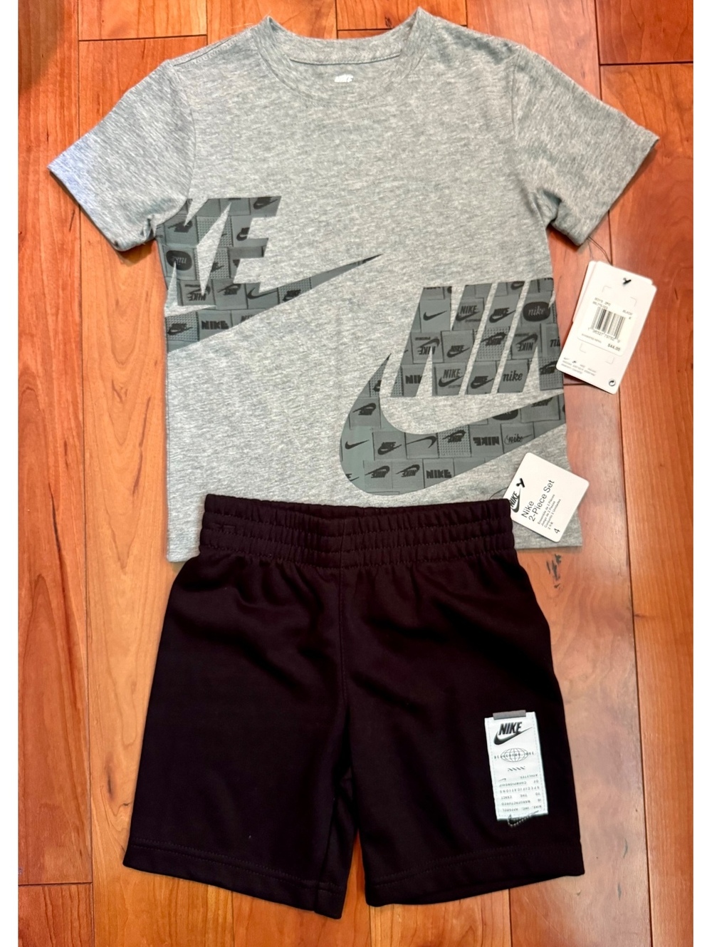 NWT Nike Boys 2-Piece Set T-Shirt and Shorts Size 4 XS 3-4 Years